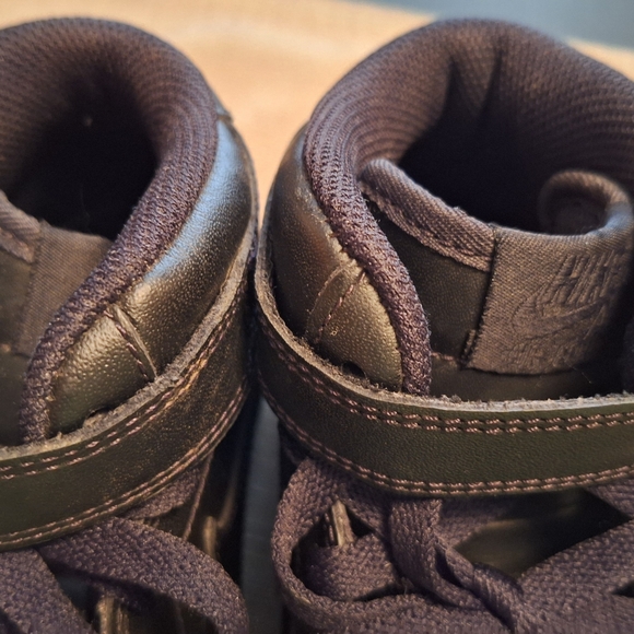 Stylish Black High-Top Sneakers - Picture 11 of 12